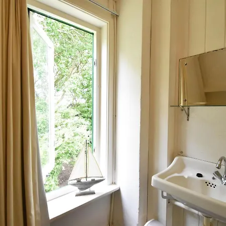 Quintessential In With Garden Holiday home Ouddorp