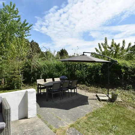 Holiday home Quintessential In With Garden Ouddorp