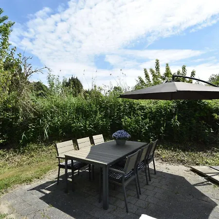 Holiday home Quintessential In With Garden Ouddorp